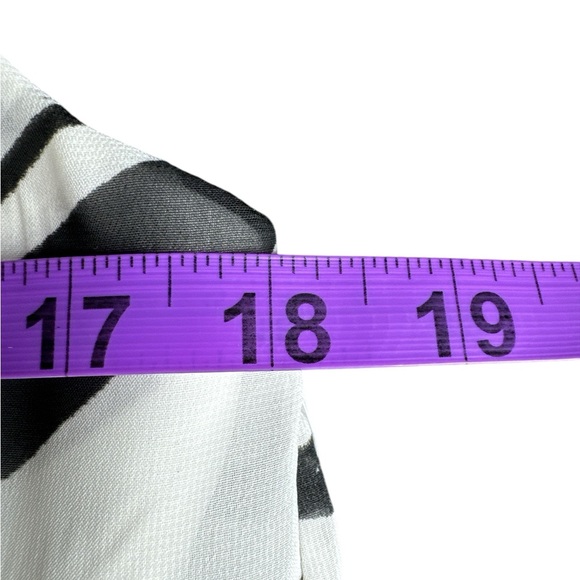 VINCE CAMUTO Black & White Floral Dress w/Sheer Sheath Overlay, Size 10. - Picture 9 of 10